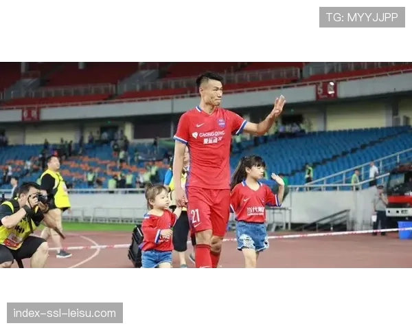 老将专访:即将退役的诺伊豪斯谈自己在门兴的职业生涯 老将专访:即将退役的诺伊豪斯谈自己在门兴的职业生涯