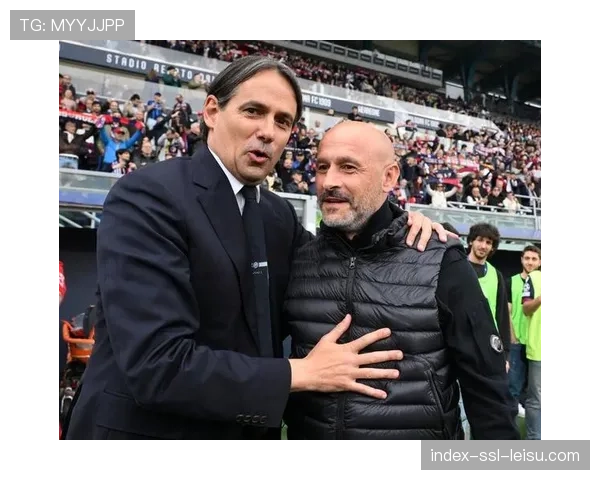 人物特写:失利后,国际米兰主帅因扎吉在更衣室外逐一拥抱安慰球员 人物特写:失利后,国际米兰主帅因扎吉在更衣室外逐一拥抱安慰球员